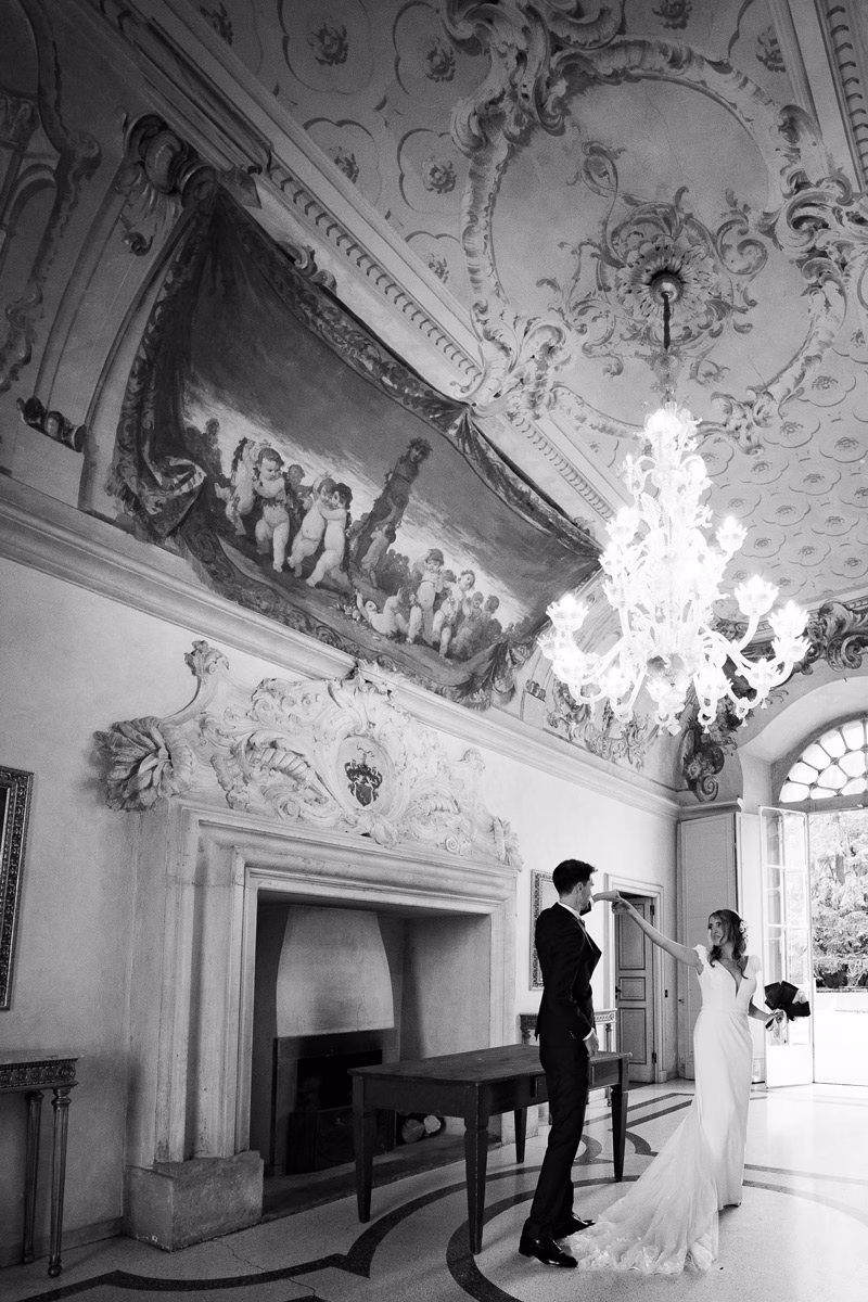 sposi ballano in villa - fotografo matrimonio busto arsizio